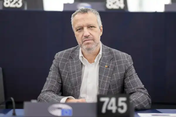Italia autorizza GS‑441524 per la cura della FIP nei gatti